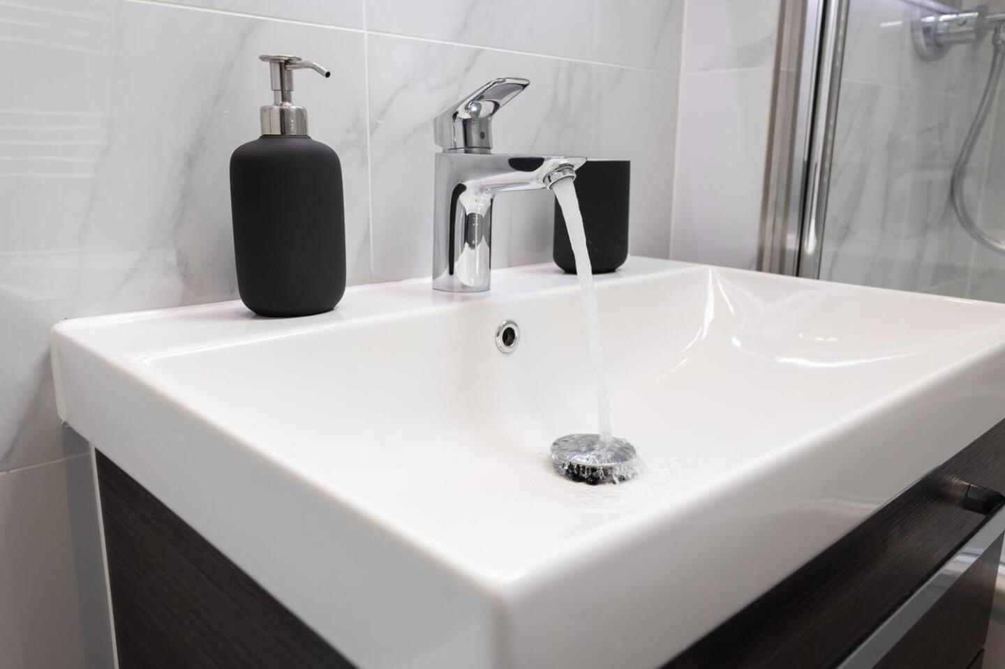 ستانمور D & D Luxury Apartments المظهر الخارجي الصورة